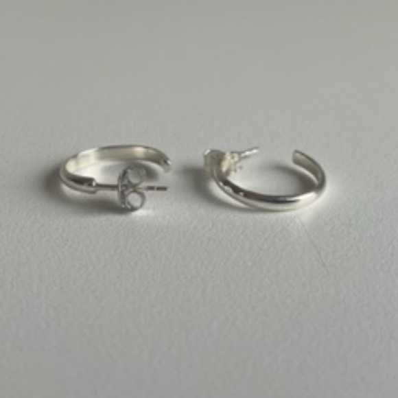 ❌ SOLD ❌ Delicate Collection Demi-Fine 14k Plated Small Hoop Earrings - Picture 4 of 4